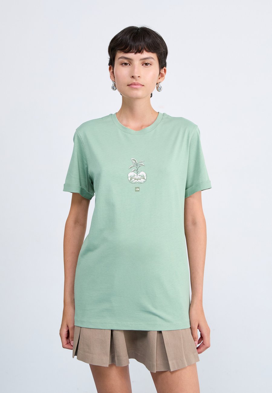 Футболка The North Face CONNECT RELAXED TEE GRAPHIC, Slate Moss/Light Green, Зеленый, Футболка The North Face CONNECT RELAXED TEE GRAPHIC, Slate Moss/Light Green
Футболка The North Face CONNECT RELAXED TEE GRAPHIC, Slate Moss/Light Green, Зеленый, Футболка The North Face CONNECT RELAXED TEE GRAPHIC, Slate Moss/Light Green
