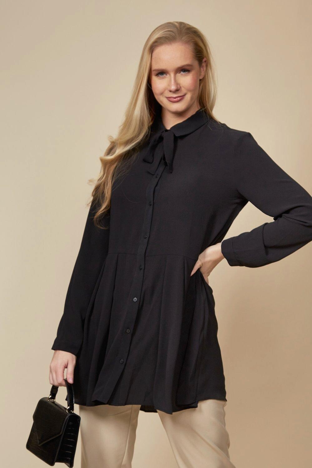 Плиссированная рубашка-туника оверсайз с длинными рукавами HOXTON GAL, черный
Плиссированная рубашка-туника оверсайз с длинными рукавами HOXTON GAL, черный