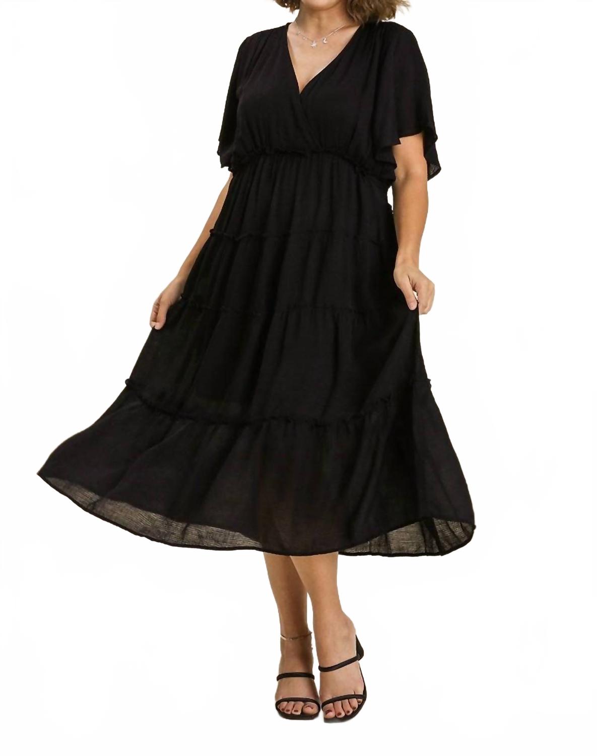 Umgee Длинное платье-макси с многослойной сборкой, больших размеров, черного цвета
Umgee Длинное платье-макси с многослойной сборкой, больших размеров, черного цвета