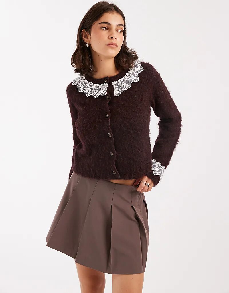 Кардиган Miss Selfridge с кружевными деталями в цвете сливы
Кардиган Miss Selfridge с кружевными деталями в цвете сливы