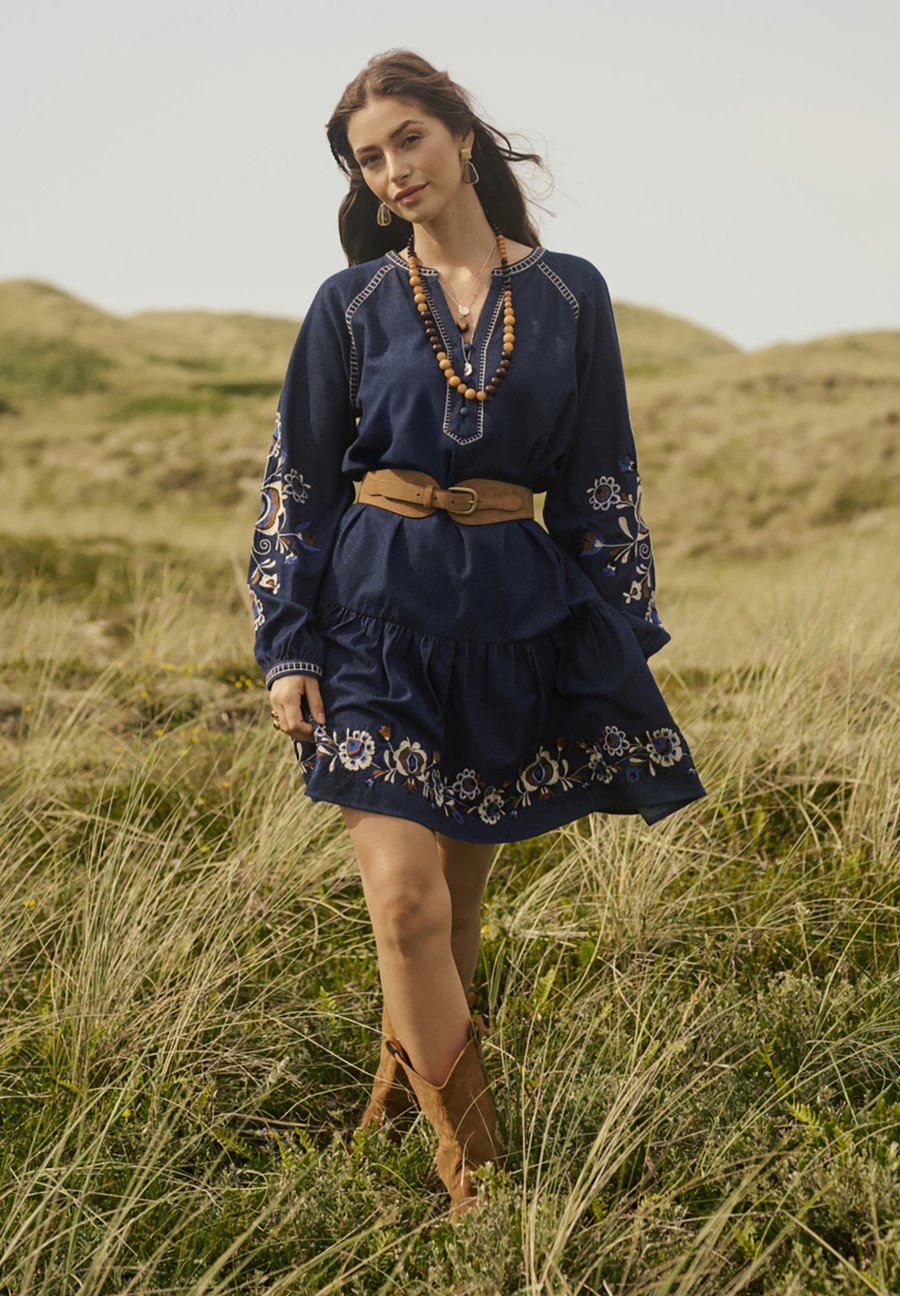 Платье Cream GRO, Dundee Dark Denim/Blue Denim
Платье Cream GRO, Dundee Dark Denim/Blue Denim