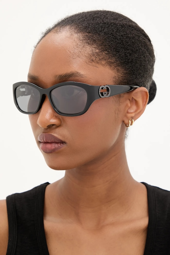 Солнцезащитные очки Gucci, черный
Солнцезащитные очки Gucci, черный