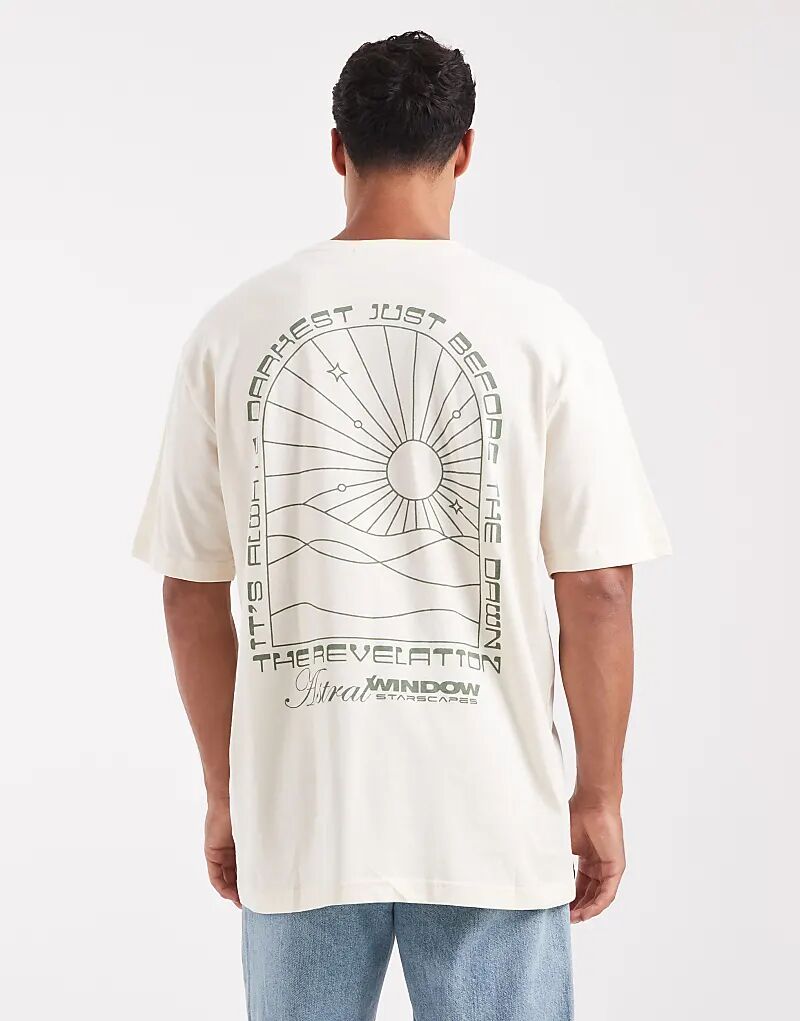 Футболка ONLY & SONS свободного кроя с принтом астры на спине белого цвета 
Футболка ONLY & SONS свободного кроя с принтом астры на спине белого цвета