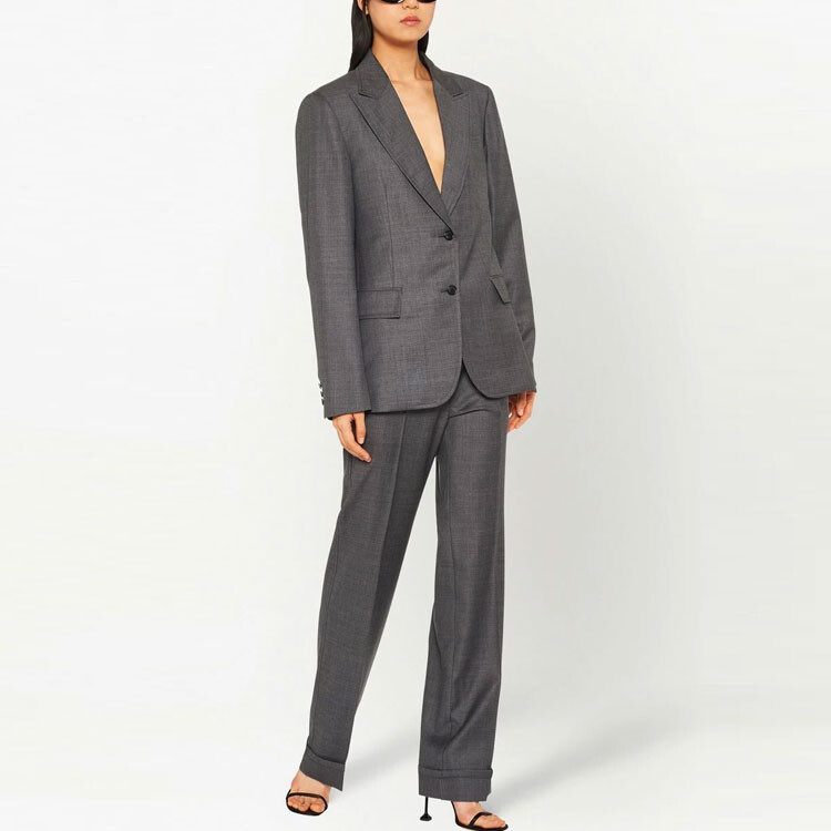 Деловой костюм женский серый Miu Miu
Деловой костюм женский серый Miu Miu