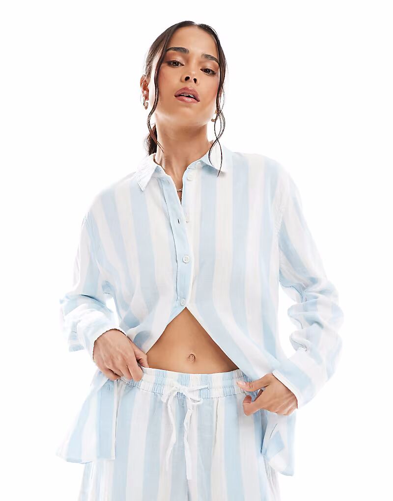 Рубашка свободного кроя Vero Moda из льна с налетом в бледно-голубую полоску
Рубашка свободного кроя Vero Moda из льна с налетом в бледно-голубую полоску