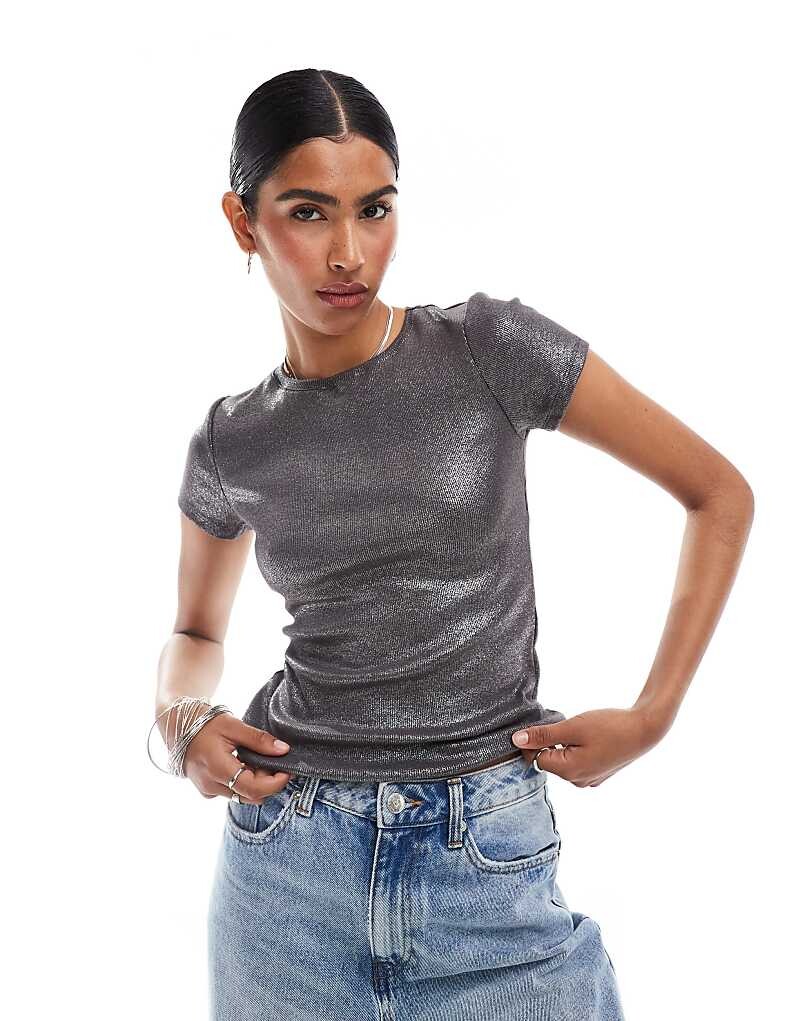 Футболка асфальтового цвета с металлизированным покрытием Vero Moda
Футболка асфальтового цвета с металлизированным покрытием Vero Moda