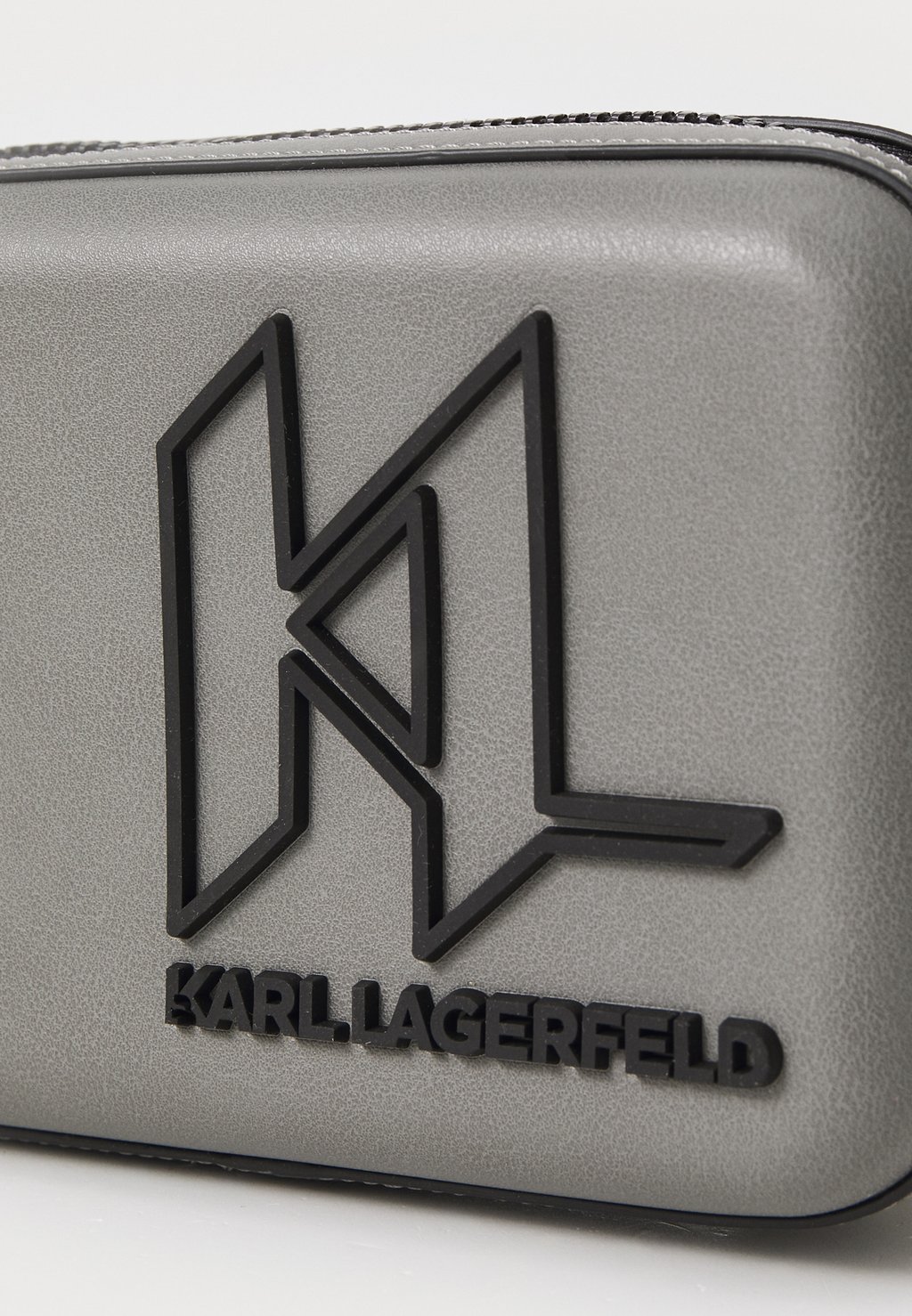 Сумка через плечо K/MONOGRAM FASHION CAMERA BAG KARL LAGERFELD, серый
Сумка через плечо K/MONOGRAM FASHION CAMERA BAG KARL LAGERFELD, серый