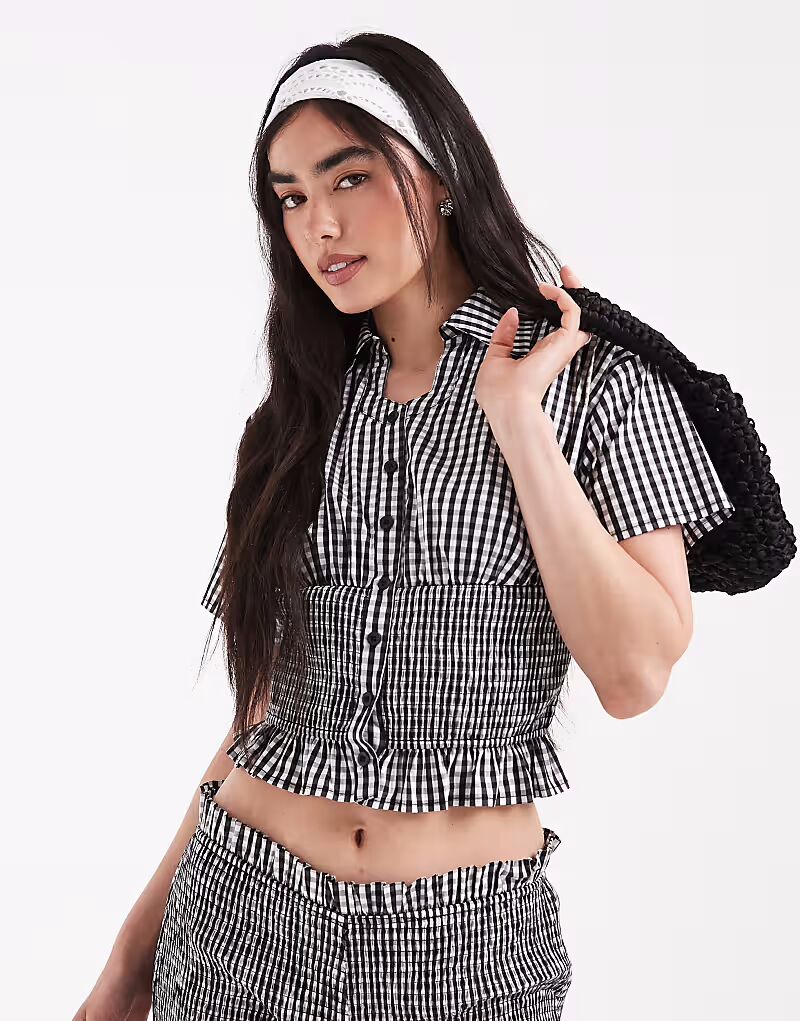 Рубашка с присборенными деталями в черную клетку Daisy Street
Рубашка с присборенными деталями в черную клетку Daisy Street