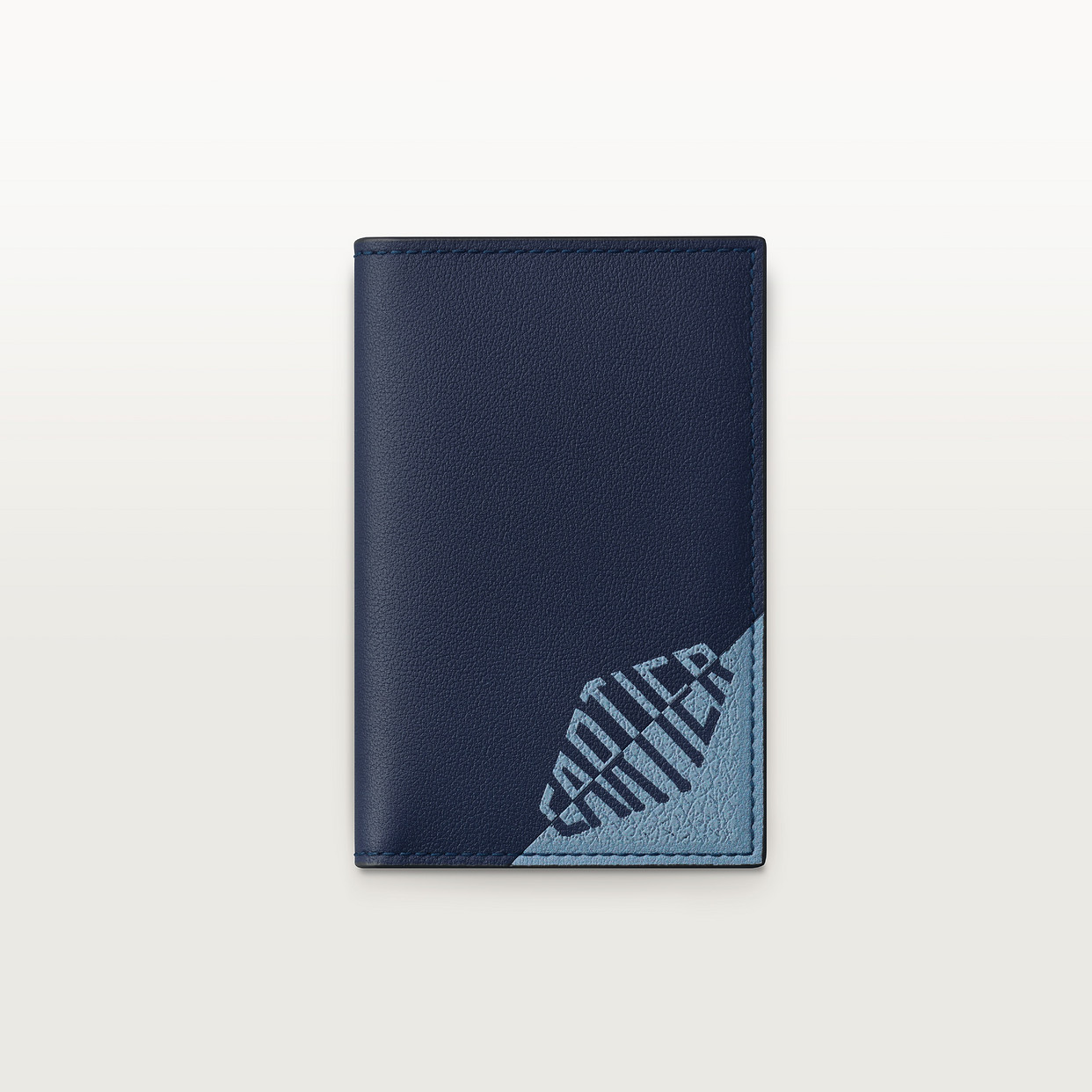 Картхолдер Cartier Porte-cartes 4 cartes de crédit, Cartier Losange Shadow, телячья кожа темно-синего и небесно-голубого цветов
Картхолдер Cartier Porte-cartes 4 cartes de crédit, Cartier Losange Shadow, телячья кожа темно-синего и небесно-голубого цветов