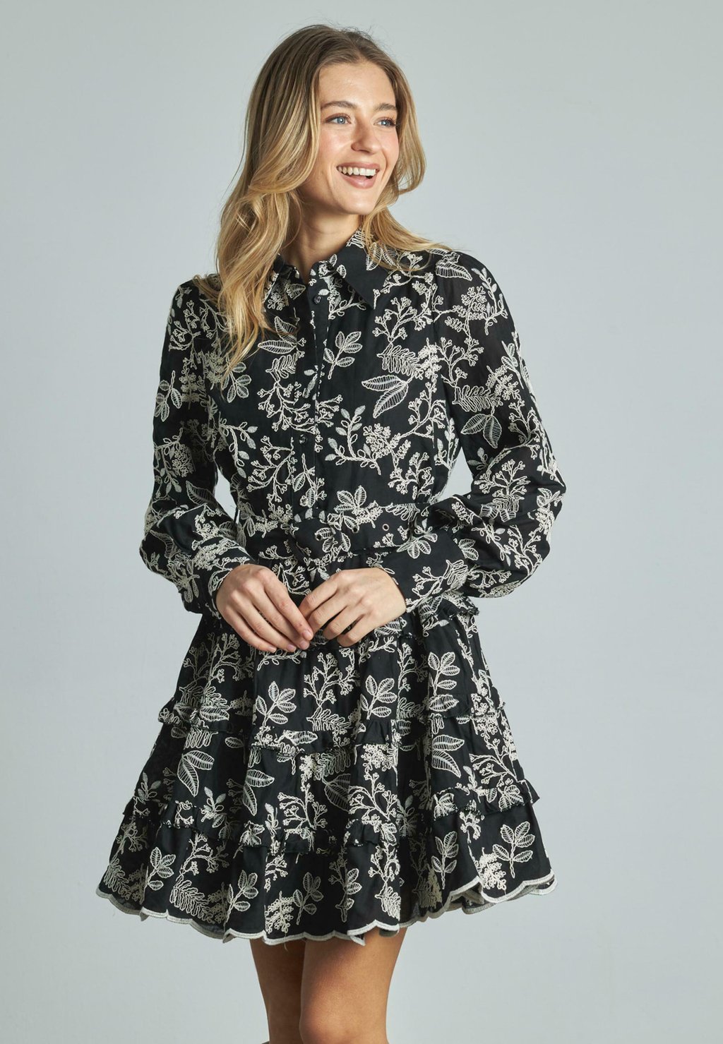 Платье-рубашка VOLANTES Alma en Pena, черный
Платье-рубашка VOLANTES Alma en Pena, черный