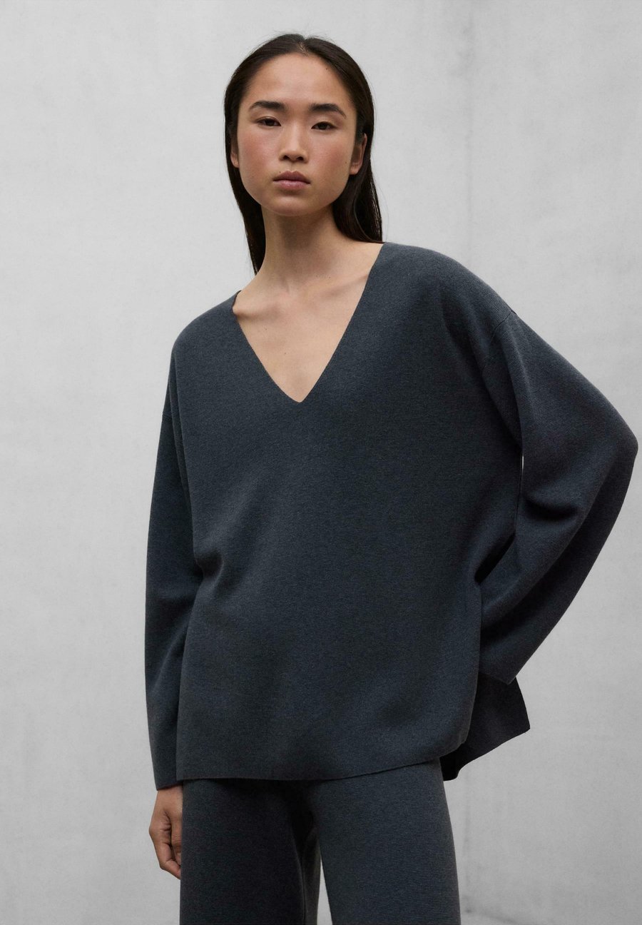 Джемпер Ecoalf BEGONIA, Storm Blue/Blue
Джемпер Ecoalf BEGONIA, Storm Blue/Blue