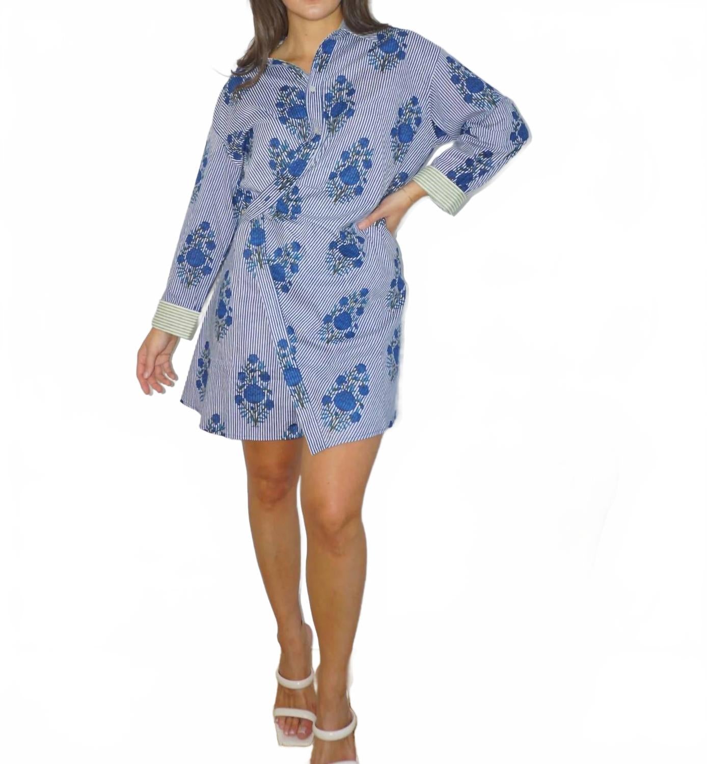 Платье-халат Manna в темно-синем цвете NIBI MTK
Платье-халат Manna в темно-синем цвете NIBI MTK