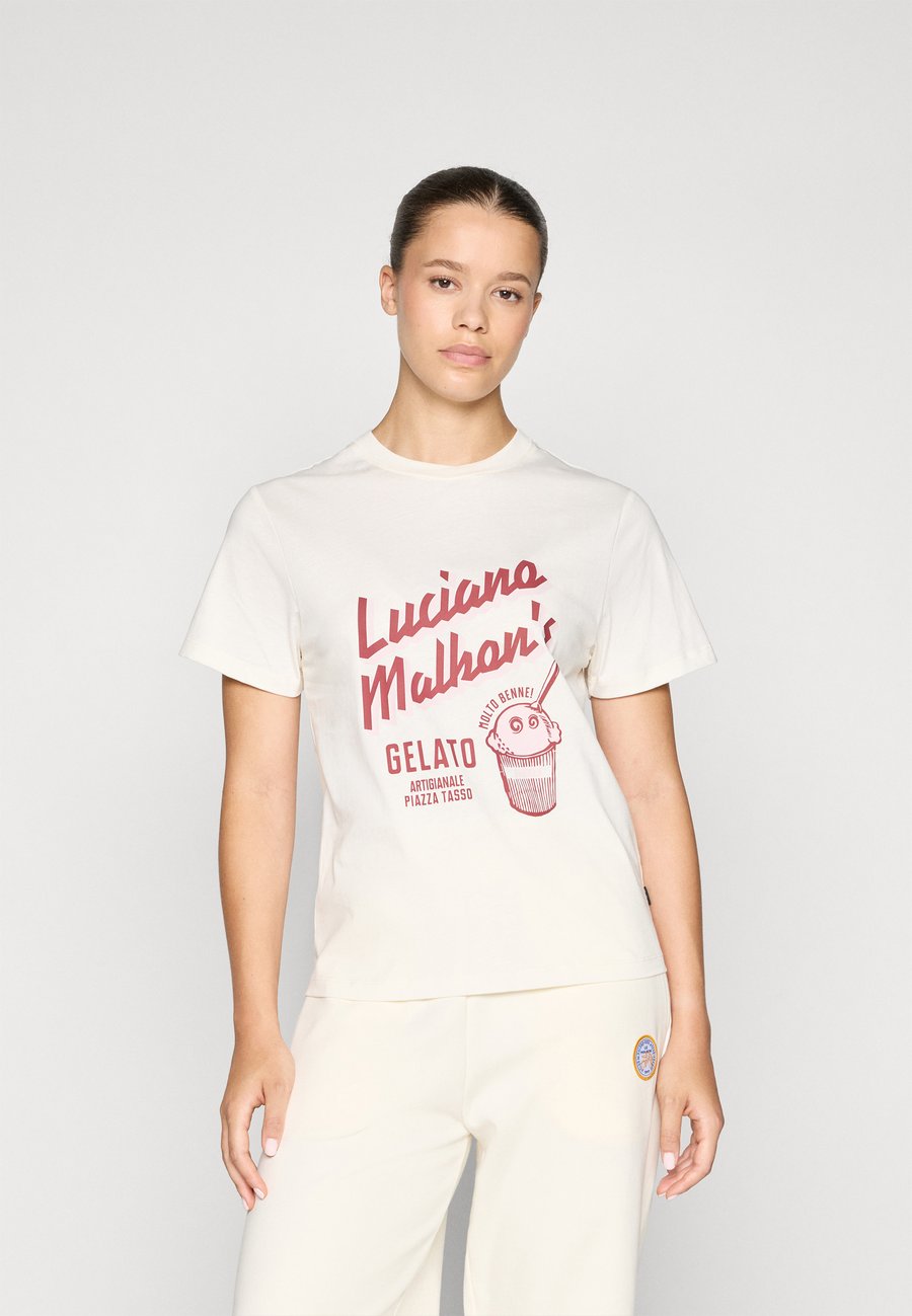 Футболка Malbon GELATO TEE, White, Белый, Футболка Malbon GELATO TEE, White
Футболка Malbon GELATO TEE, White, Белый, Футболка Malbon GELATO TEE, White