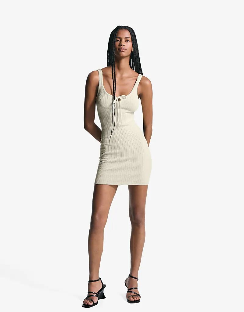 Мини-платье Bershka на бретельках с завязкой белого цвета
Мини-платье Bershka на бретельках с завязкой белого цвета