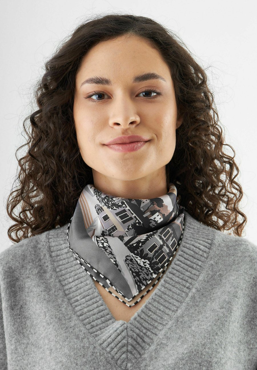 Шарф Codello Foulard, Grau/Grey
Шарф Codello Foulard, Grau/Grey