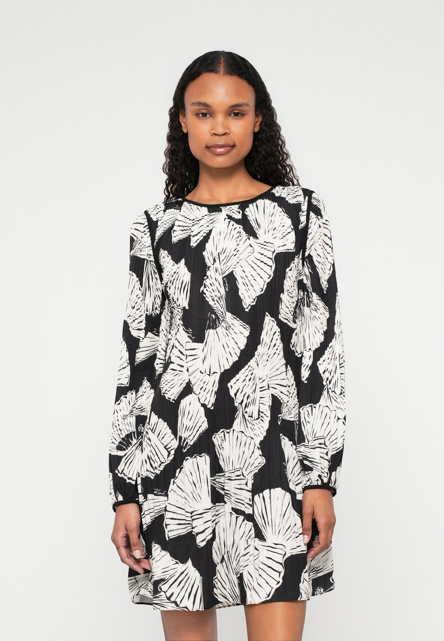 Платье KARL LAGERFELD FLUID PLEATED DRESS, Black
Платье KARL LAGERFELD FLUID PLEATED DRESS, Black