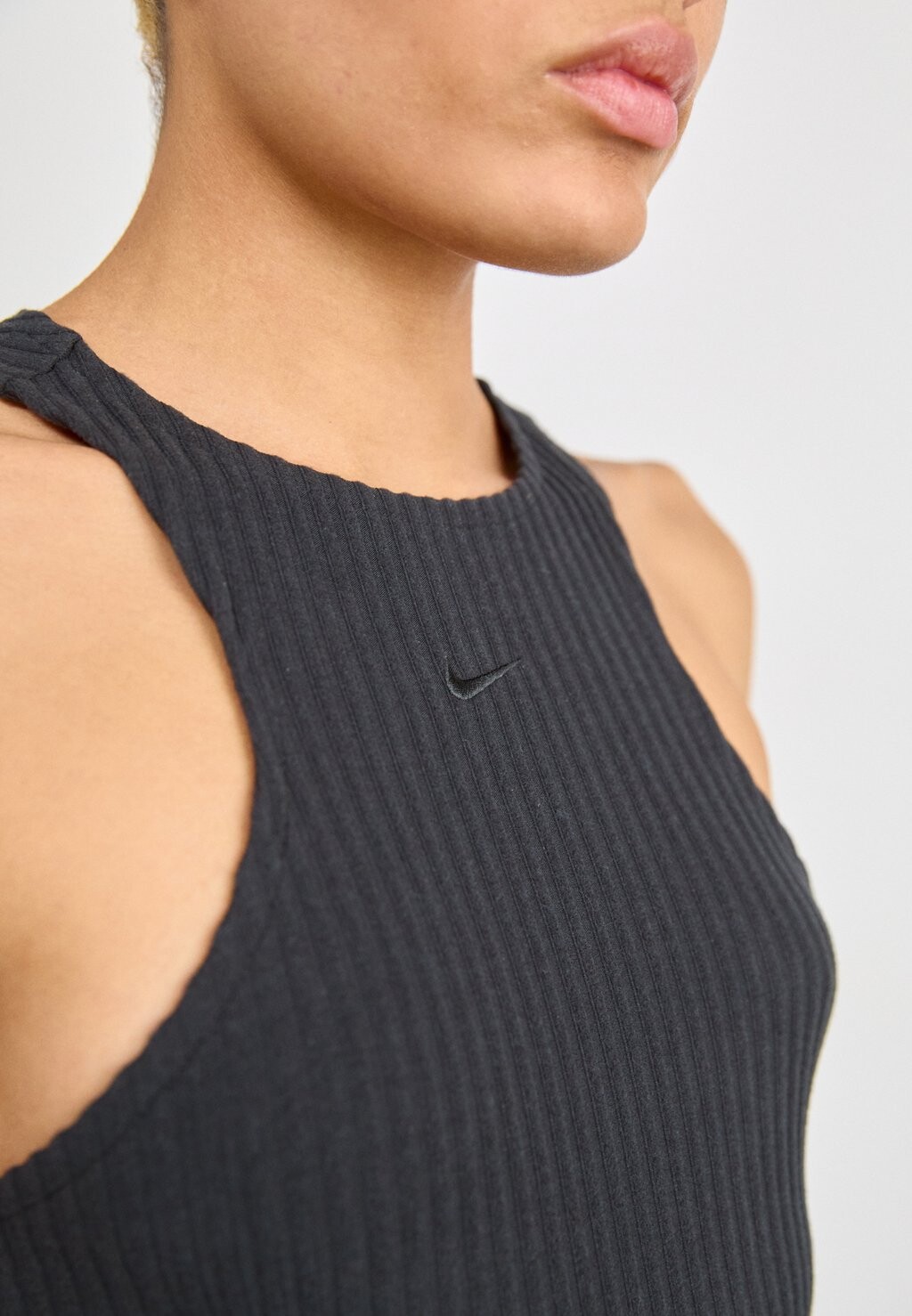 Платье из джерси Midi Nike, черное
Платье из джерси Midi Nike, черное