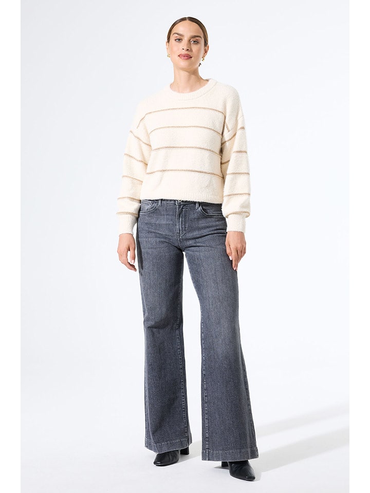 Свитер кремового цвета Garcia
Свитер кремового цвета Garcia