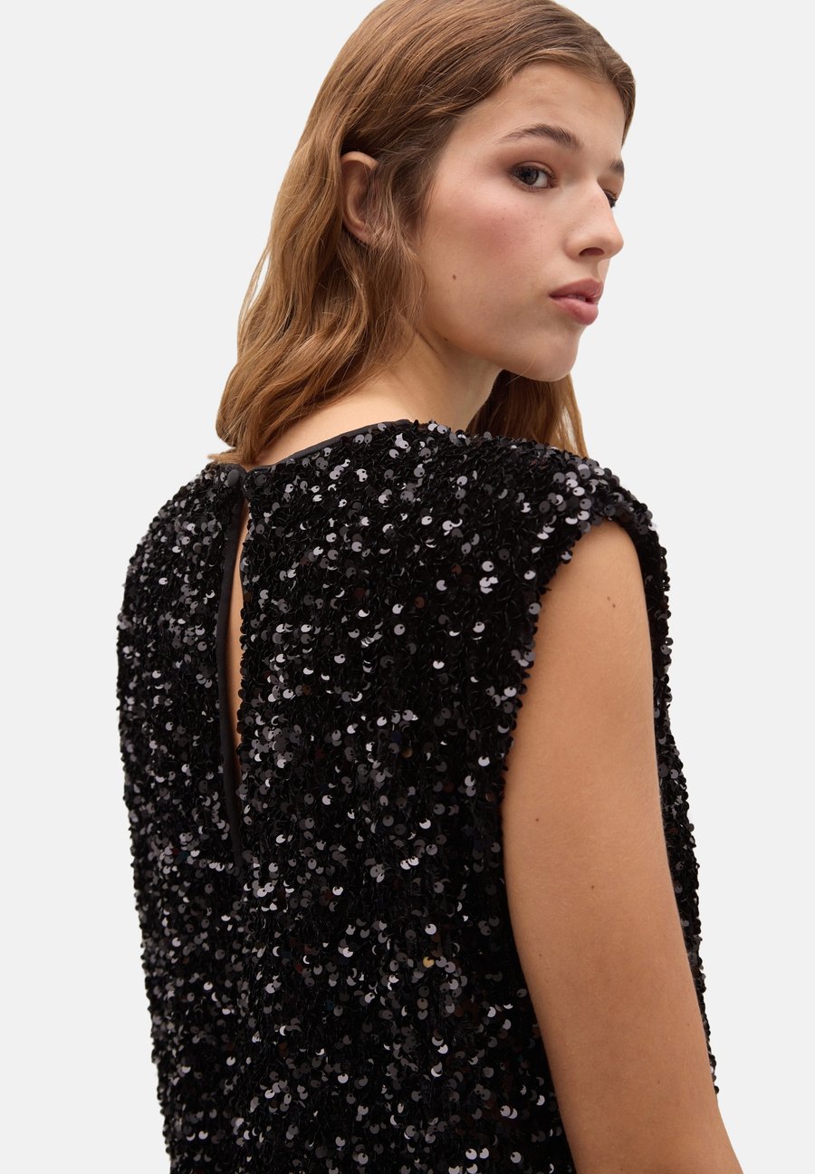 Платье PIOMBO SLEEVELESS WITH REGULAR FIT AND SEQUINS, Gunmetal
Платье PIOMBO SLEEVELESS WITH REGULAR FIT AND SEQUINS, Gunmetal