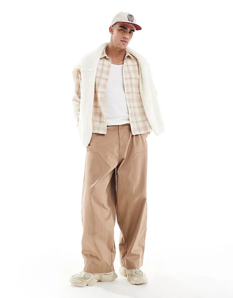 Свободные парусиновые брюки ASOS DESIGN бежевого цвета с объемными штанинами и вставками на коленях
Свободные парусиновые брюки ASOS DESIGN бежевого цвета с объемными штанинами и вставками на коленях