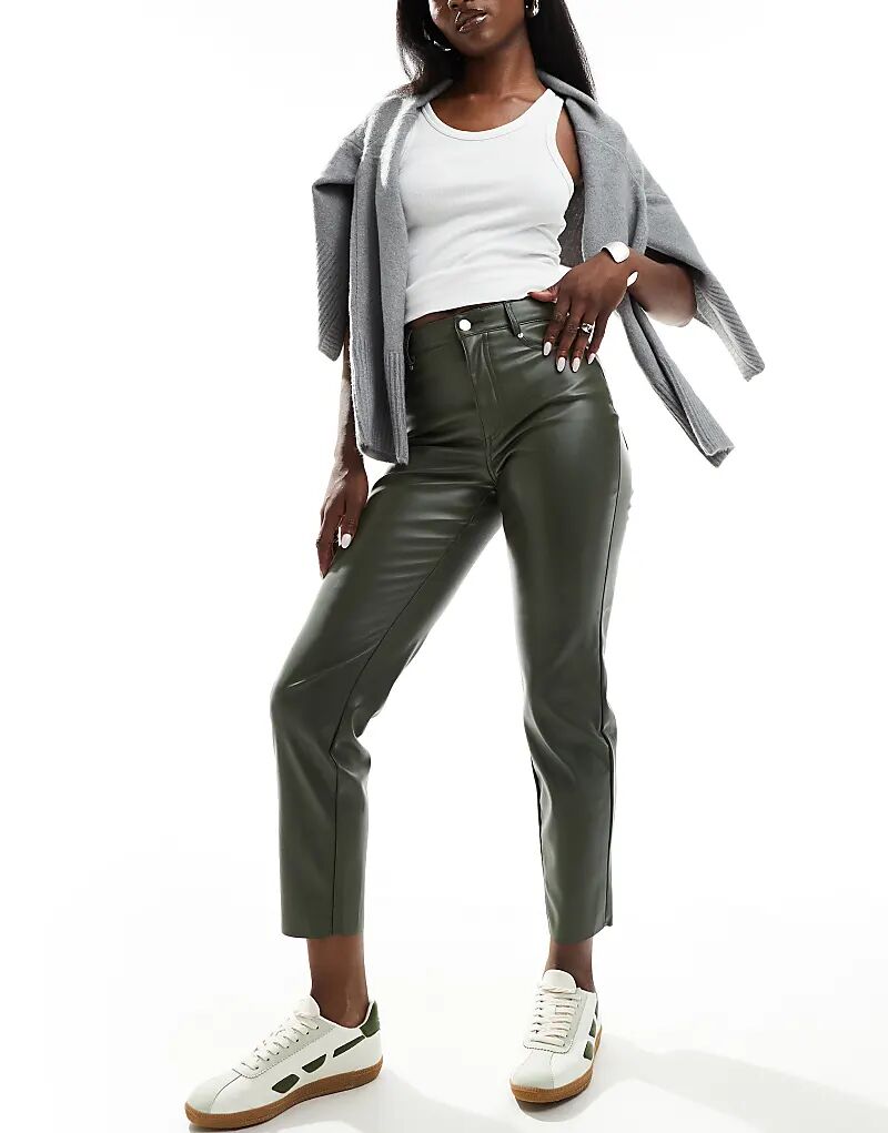 Брюки Emily из искусственной кожи с высокой талией темно-зеленого цвета ONLY 
Брюки Emily из искусственной кожи с высокой талией темно-зеленого цвета ONLY