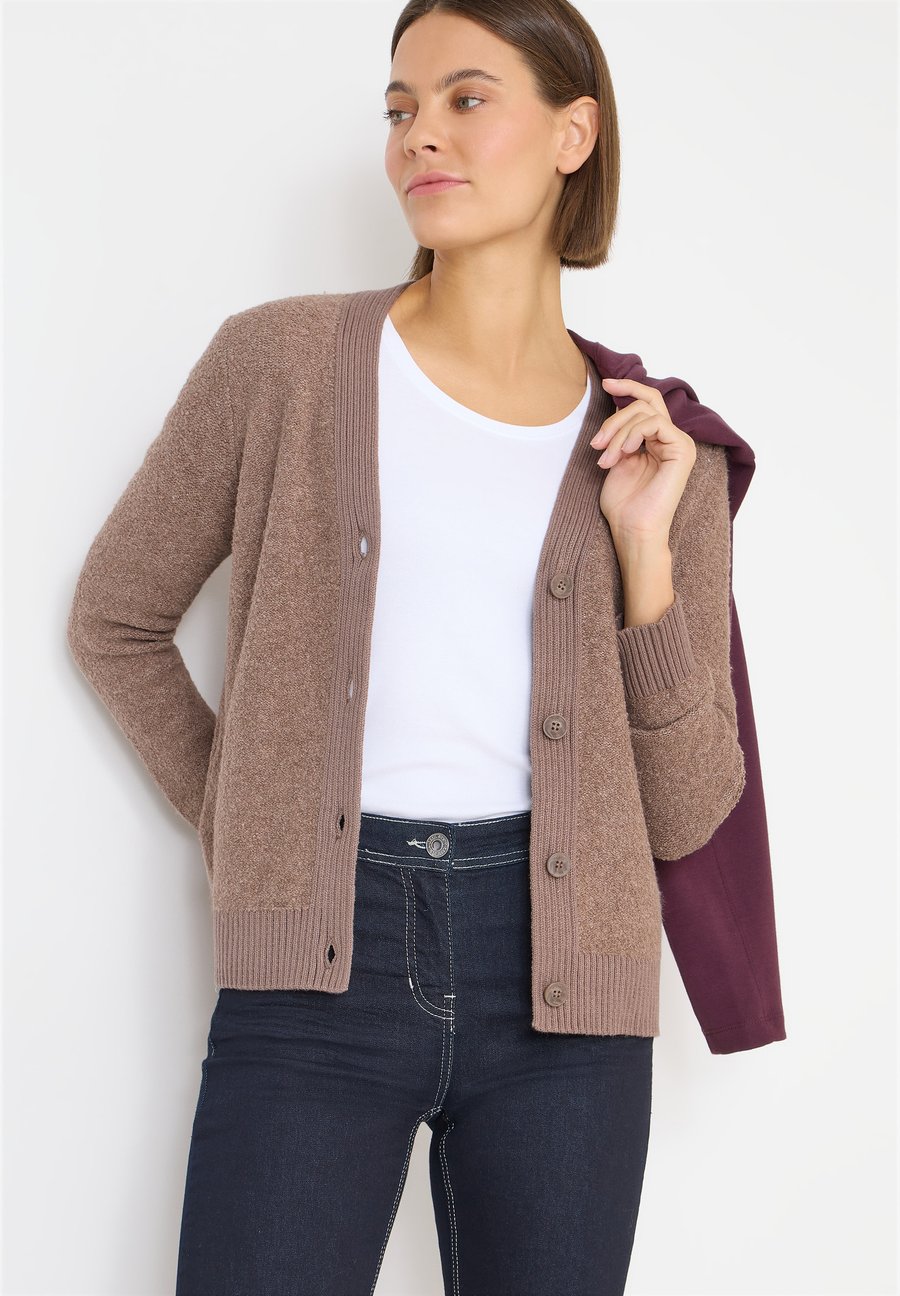 Кардиган Cecil SOFTER BOUCLÉ, Braun/Brown
Кардиган Cecil SOFTER BOUCLÉ, Braun/Brown