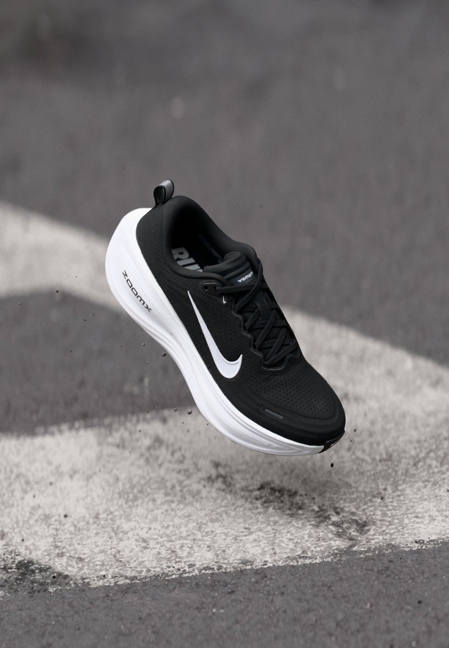 Кроссовки Nike Performance VOMERO PLUS, Black/White/Cool Grey/Metallic Dark Grey/Summit White/Black
Кроссовки Nike Performance VOMERO PLUS, Black/White/Cool Grey/Metallic Dark Grey/Summit White/Black