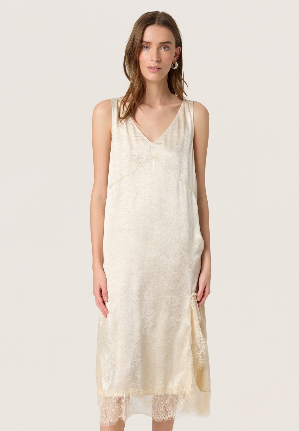 Повседневное платье MIDI Soaked in Luxury, бежевый
Повседневное платье MIDI Soaked in Luxury, бежевый