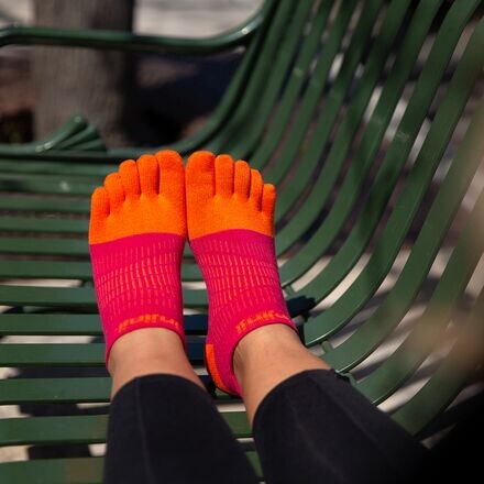 Легкие носки для бега без показа женские Injinji, цвет Chili
Легкие носки для бега без показа женские Injinji, цвет Chili