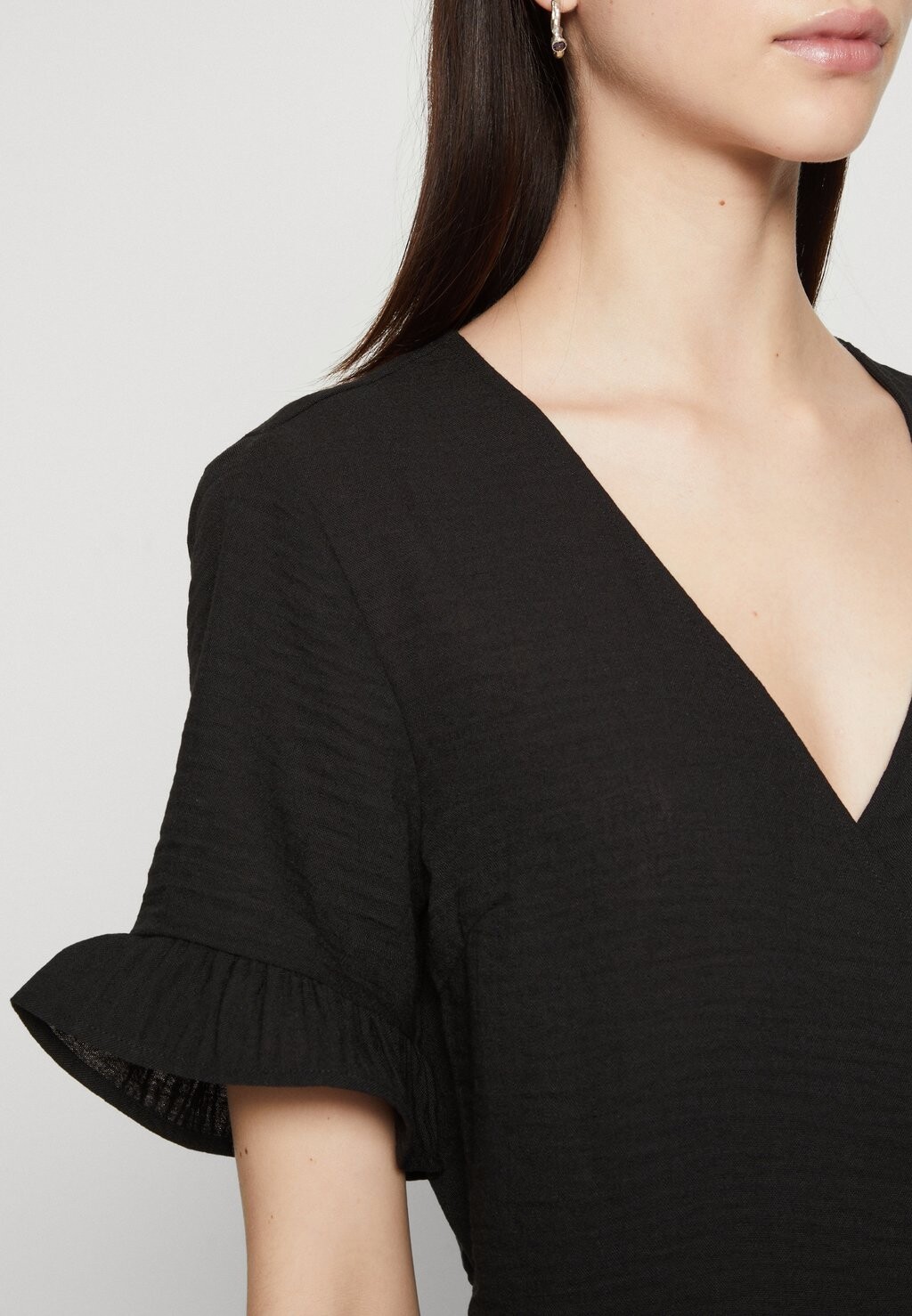 Дневное платье Vmchris Short Wrap Dress Vero Moda, черное
Дневное платье Vmchris Short Wrap Dress Vero Moda, черное