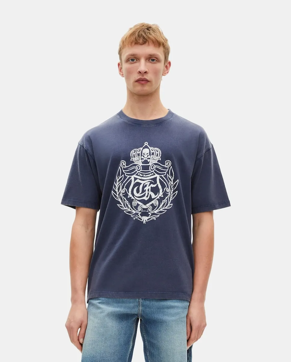 Мужская футболка с шелкографией щита The Kooples, темно-синий
Мужская футболка с шелкографией щита The Kooples, темно-синий