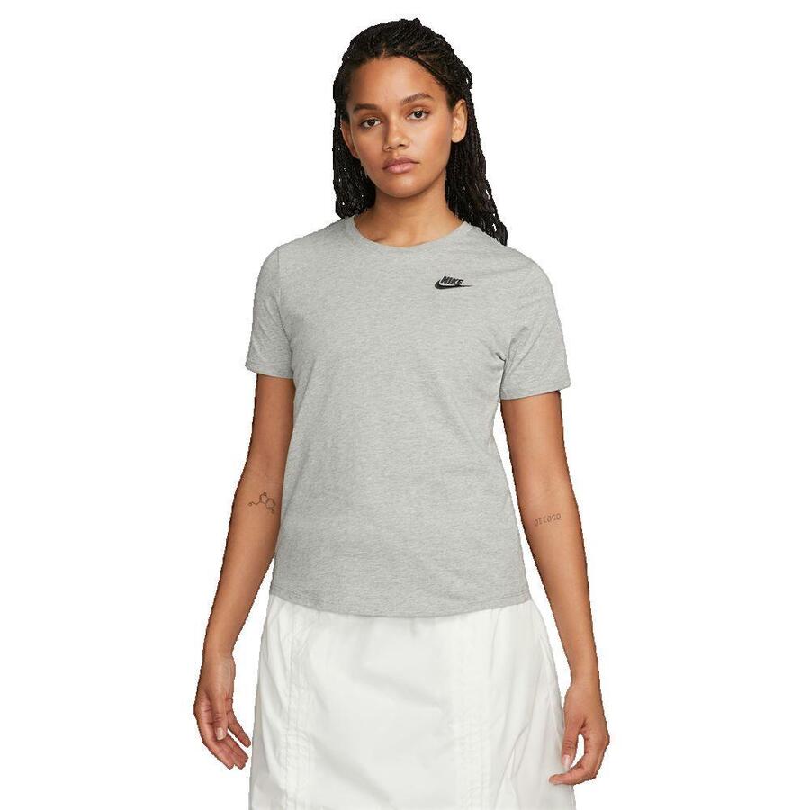 Футболка женская Nike Sportswear Club Essentials серая
Футболка женская Nike Sportswear Club Essentials серая