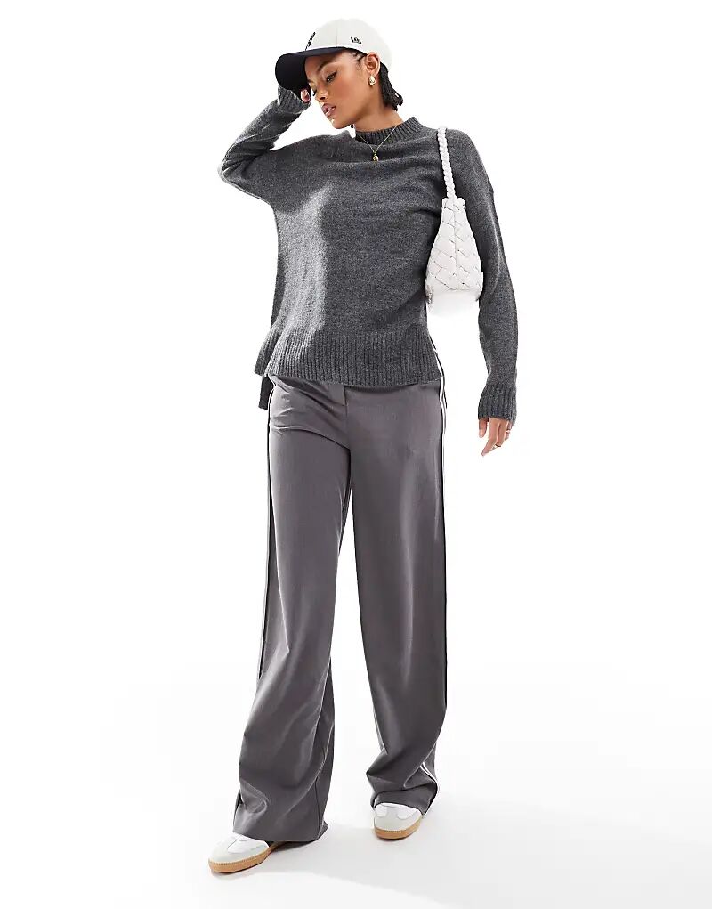 Джемпер свободного кроя с высоким воротом в средне-сером меланжевом цвете Vero Moda
Джемпер свободного кроя с высоким воротом в средне-сером меланжевом цвете Vero Moda