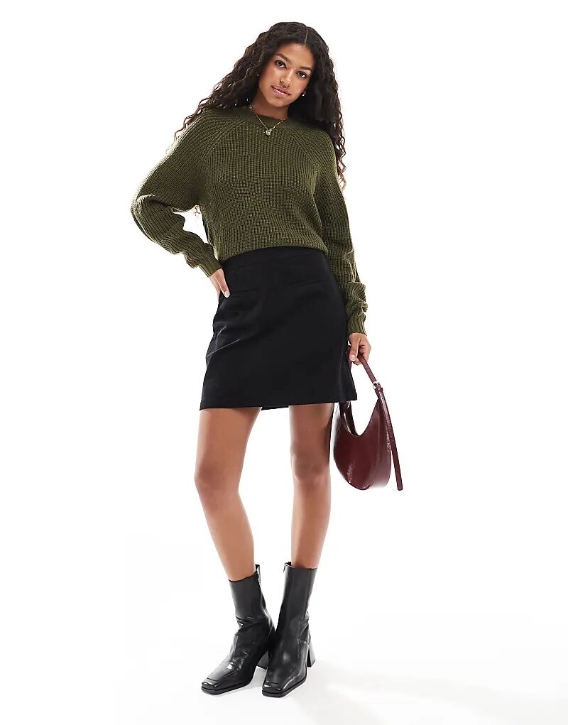 Мини-юбка из потертого вельвета с карманами черного цвета
Мини-юбка из потертого вельвета с карманами черного цвета