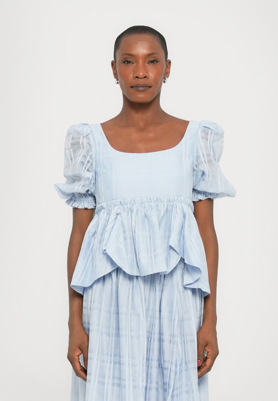 Блуза Stine Goya PUFFY SLEEVE, Light Blue
Блуза Stine Goya PUFFY SLEEVE, Light Blue