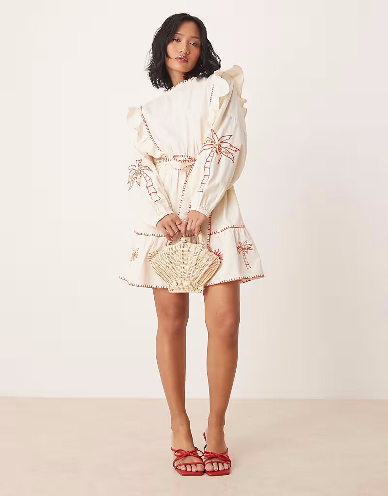 Никогда не полностью одетое миниатюрное вышитое мини-платье цвета слоновой кости Never Fully Dressed
Никогда не полностью одетое миниатюрное вышитое мини-платье цвета слоновой кости Never Fully Dressed