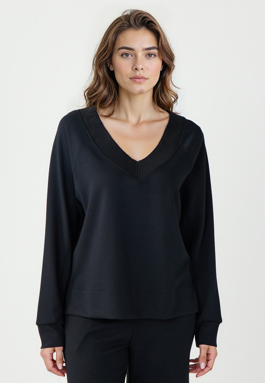 Толстовка Jimmy Key LONG-SLEEVED V-NECK , Black
Толстовка Jimmy Key LONG-SLEEVED V-NECK , Black