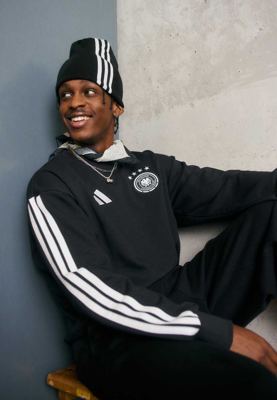 Толстовка Adidas Performance GERMANY DNA CREW, Black, Черный, Толстовка Adidas Performance GERMANY DNA CREW, Black
Толстовка Adidas Performance GERMANY DNA CREW, Black, Черный, Толстовка Adidas Performance GERMANY DNA CREW, Black
