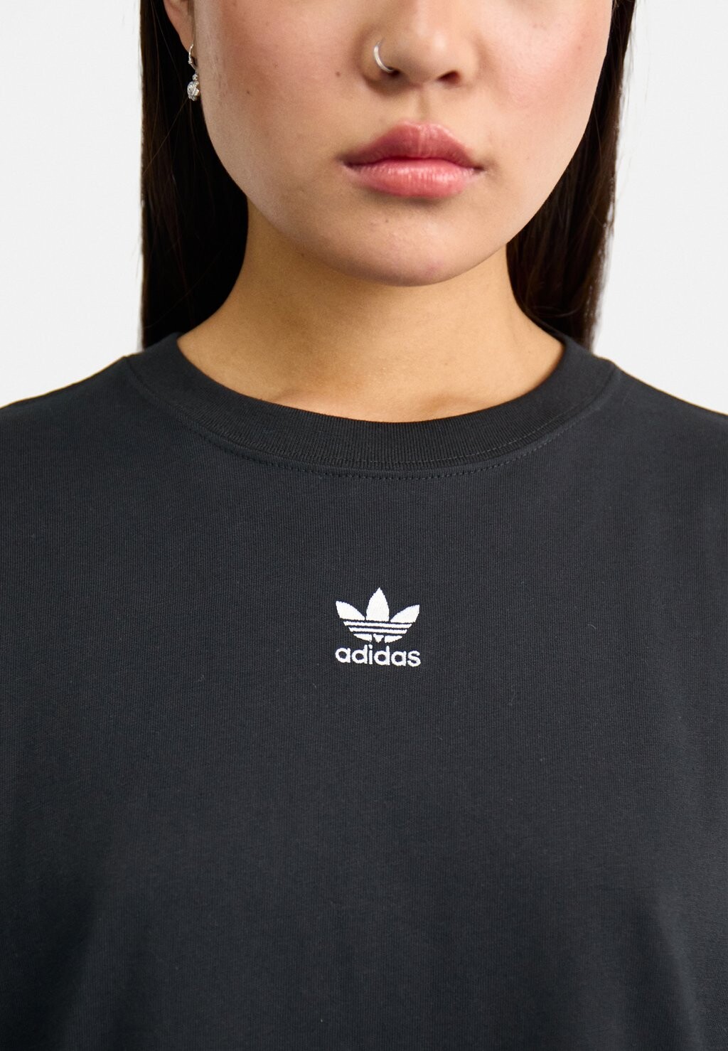 Базовая футболка Tee adidas Originals, черная
Базовая футболка Tee adidas Originals, черная