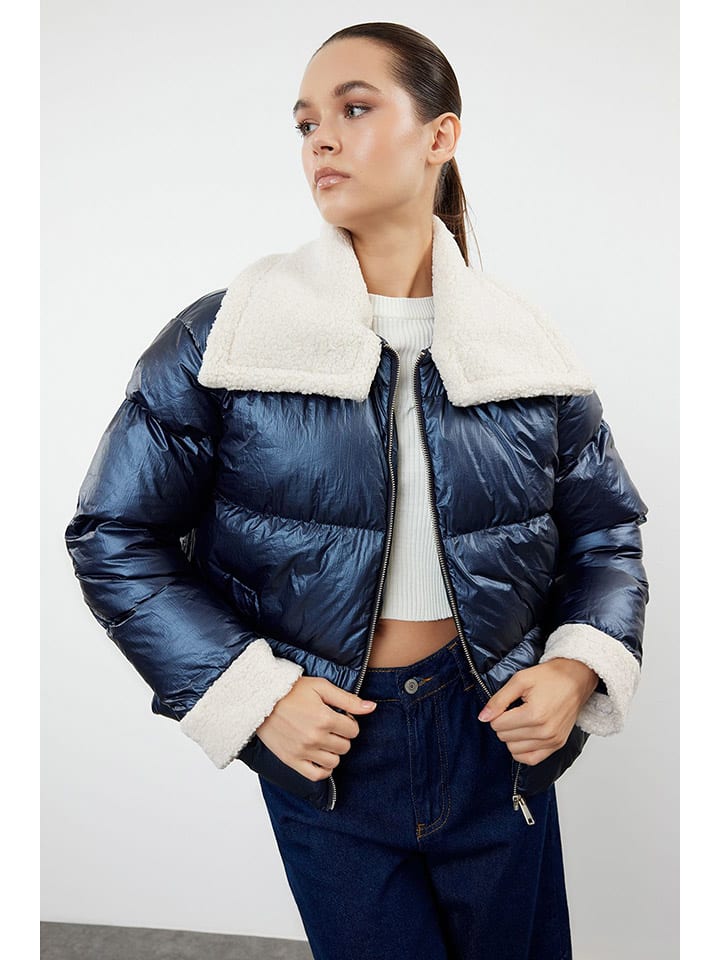 Зимняя куртка темно-синего цвета trendyol
Зимняя куртка темно-синего цвета trendyol