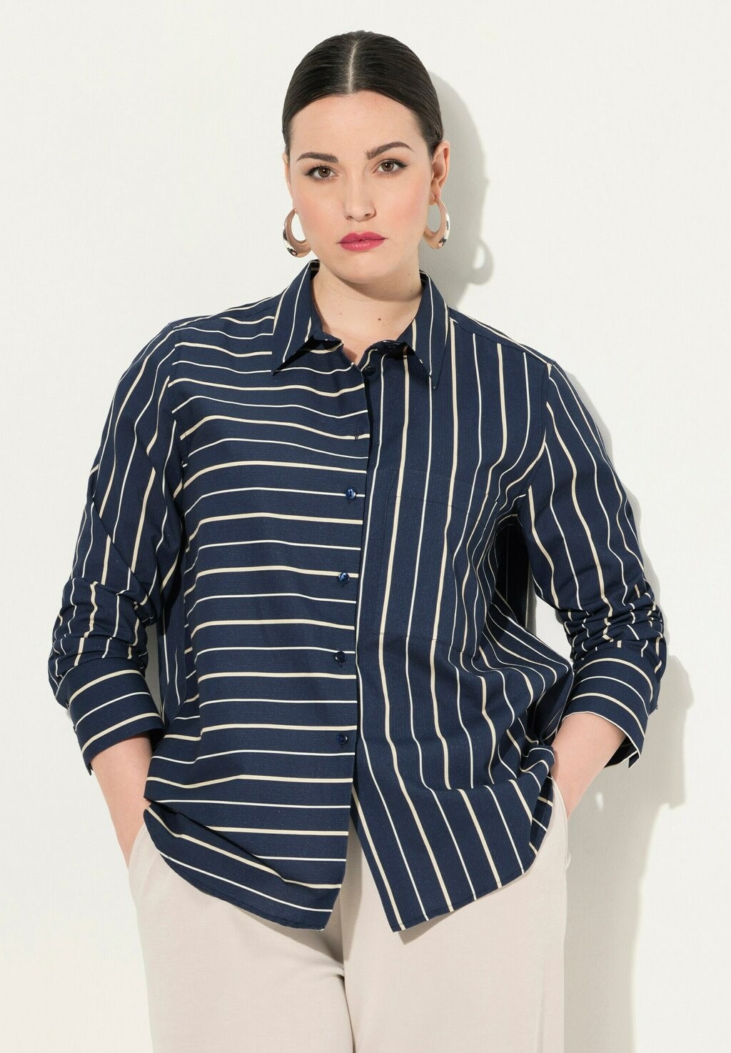 Блузка на пуговицах MIXED STRIPE LONG SLEEVE Ulla Popken, темно-синий
Блузка на пуговицах MIXED STRIPE LONG SLEEVE Ulla Popken, темно-синий
