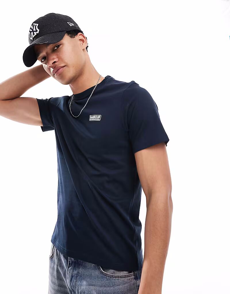 Футболка с маленьким логотипом Barbour International темно-синего цвета 
Футболка с маленьким логотипом Barbour International темно-синего цвета