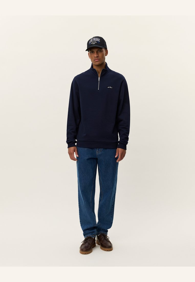 Толстовка Les Deux PATCH HALF-ZIP, Dark Navy/Dark Blue
Толстовка Les Deux PATCH HALF-ZIP, Dark Navy/Dark Blue