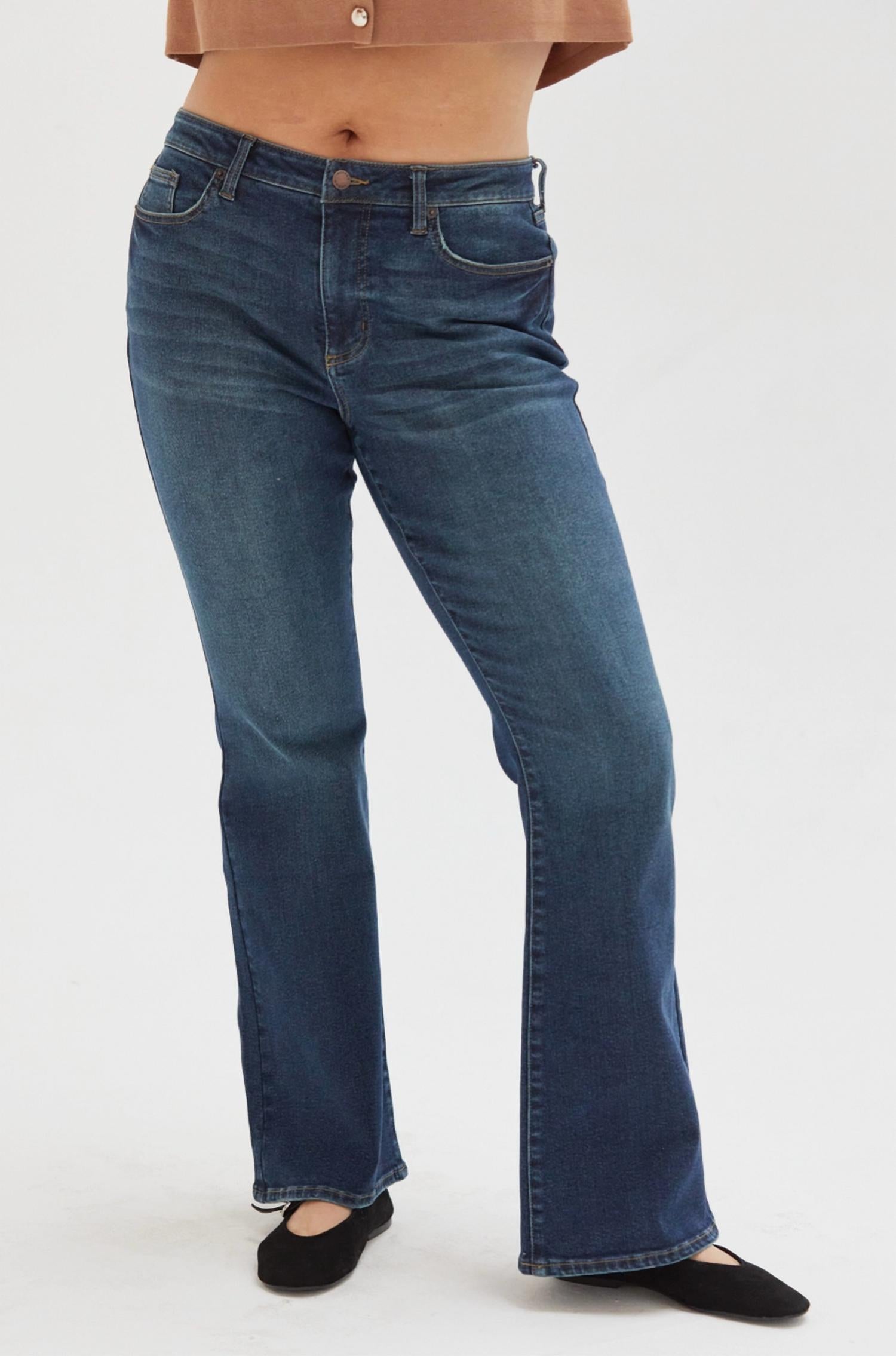 Джинсы Windsor Flare с высокой талией, темно-состаренный винтаж Oliver Logan, Dark Aged Vintage
Джинсы Windsor Flare с высокой талией, темно-состаренный винтаж Oliver Logan, Dark Aged Vintage