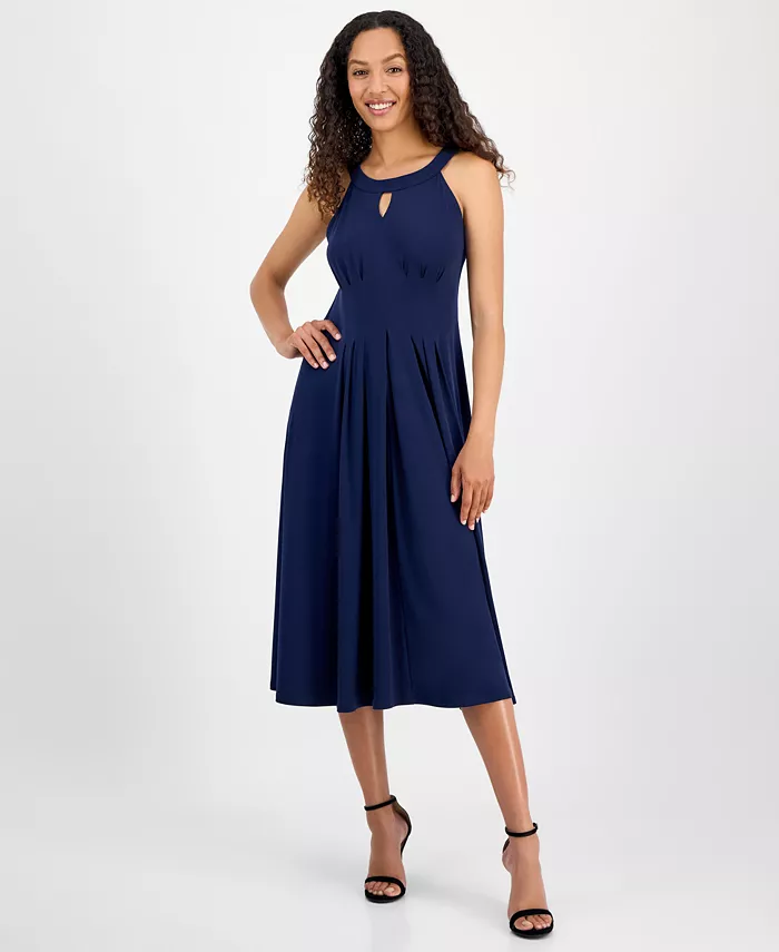 Женское платье без рукавов с вырезом-каплей Robbie Bee, синий
Женское платье без рукавов с вырезом-каплей Robbie Bee, синий