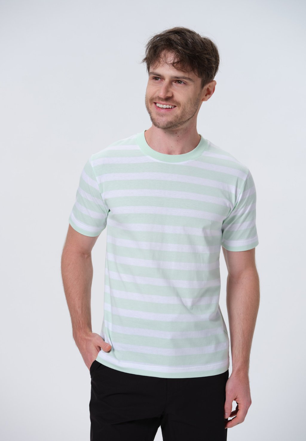 Футболка с принтом Luhta, светло-зеленый
Футболка с принтом Luhta, светло-зеленый