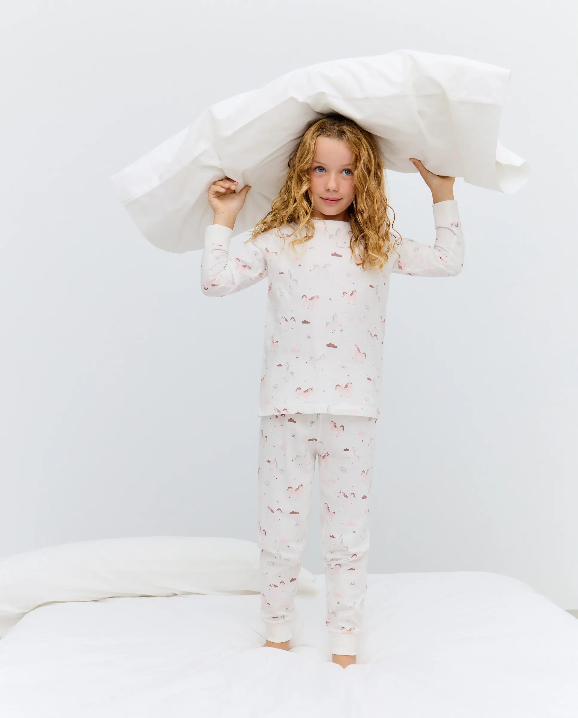 Длинная пижама для девочки из трикотажа с принтом Cotton Juice, белый
Длинная пижама для девочки из трикотажа с принтом Cotton Juice, белый