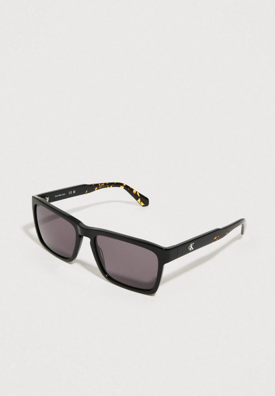 Солнцезащитные очки Calvin Klein Jeans Sunglasses, Black
Солнцезащитные очки Calvin Klein Jeans Sunglasses, Black