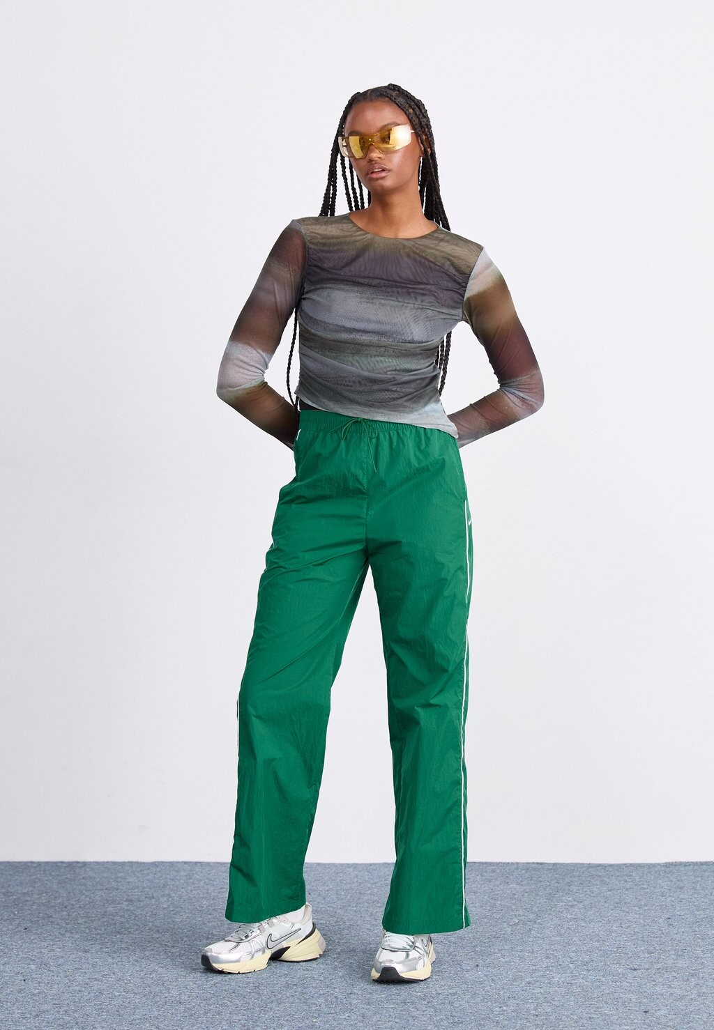 Спортивные брюки PANT Nike Sportswear, зеленый
Спортивные брюки PANT Nike Sportswear, зеленый