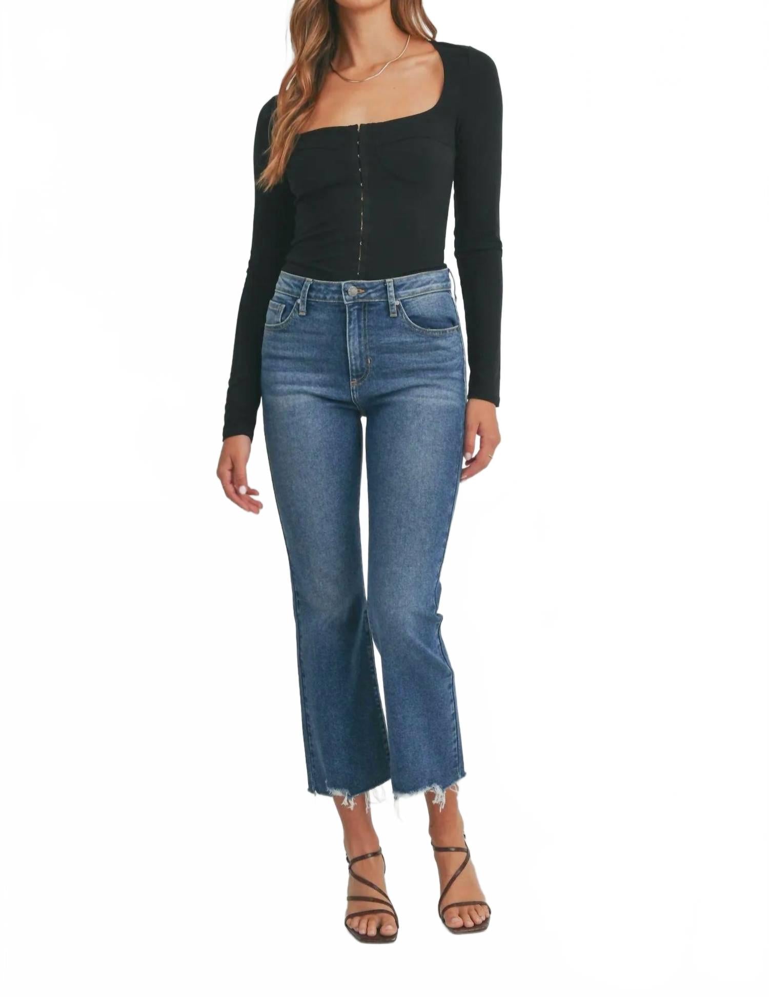 JUST BLACK DENIM Винтажные укороченные джинсы-клеш синего цвета
JUST BLACK DENIM Винтажные укороченные джинсы-клеш синего цвета